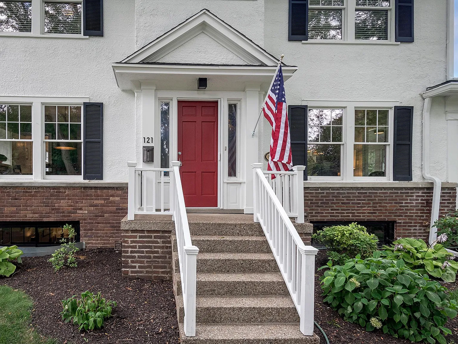 4 bed, 2156 sqft, $3,500 — Photo 3