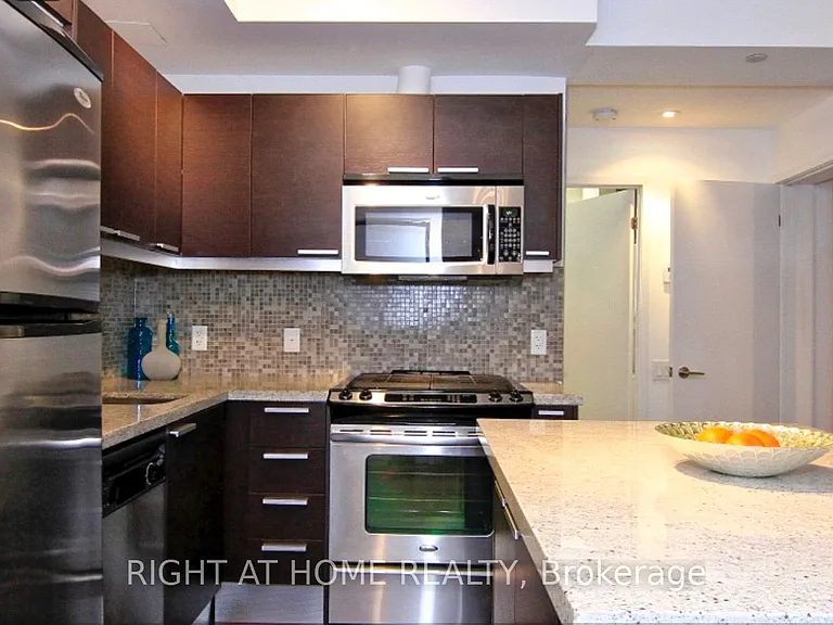 25 Oxley St #412 — Photo 6