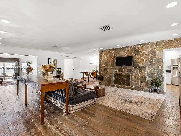 8220 Hawthorne Ave — Photo 13