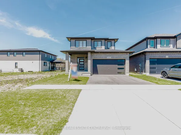 8 Moon Cres, Cambridge, ON N1S 0C4