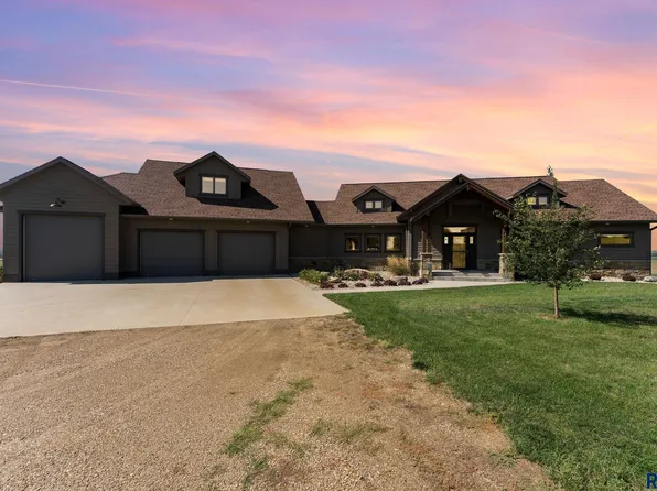 48290 Arrowhead Pl, Canton, SD 57013