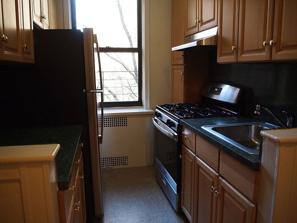 2nd image of 4410 Broadway #4H