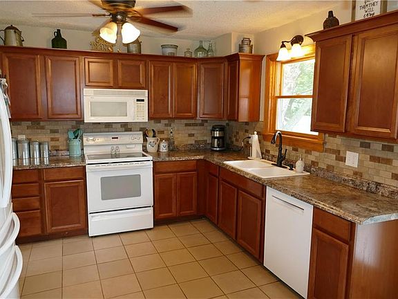 5th image of 304 NW Young St