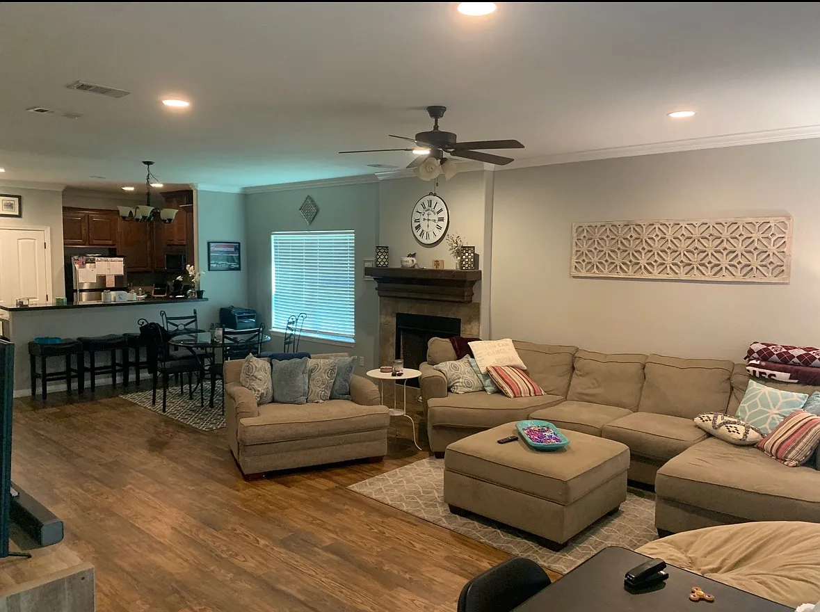 4 bed, 4.5 bath, 1978 sqft, $4,000 — Photo 3