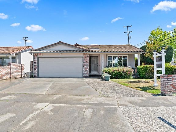 2nd image of 1448 Courtyard Dr