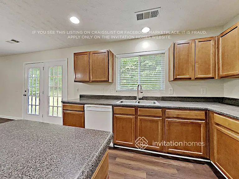 414 Waterbury Way — Photo 10