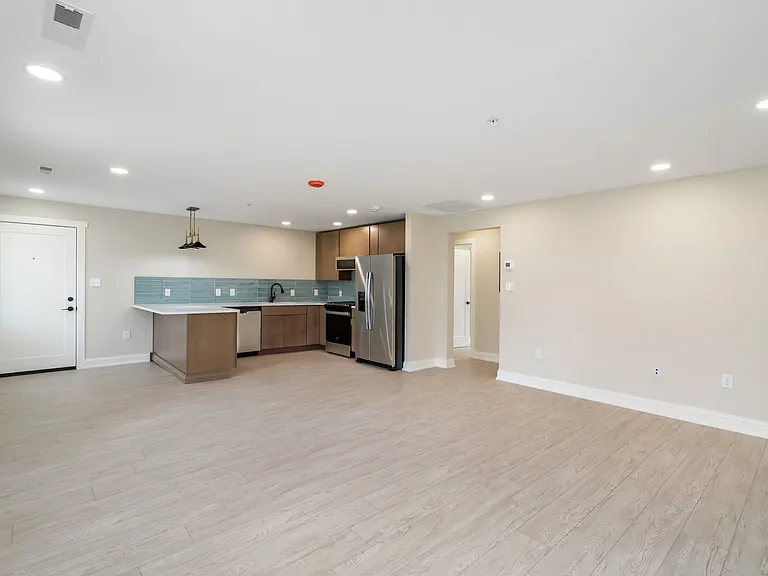 100 E Tennessee Ave #102 — Photo 11
