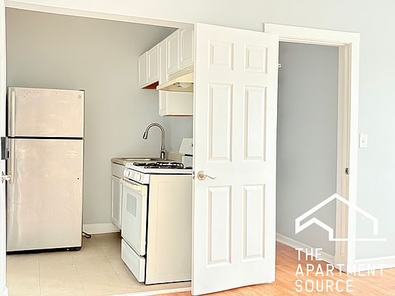 4th image of 6226 S Western Ave #208