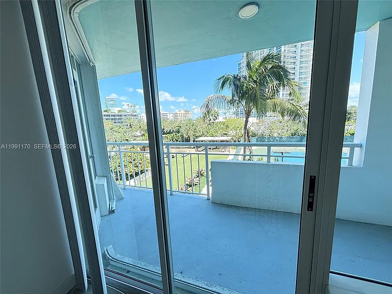 400 S Pointe Dr #408 — Photo 13