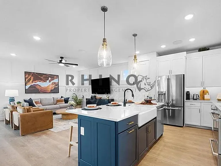 863 Halvorsen Pkwy — Photo 1