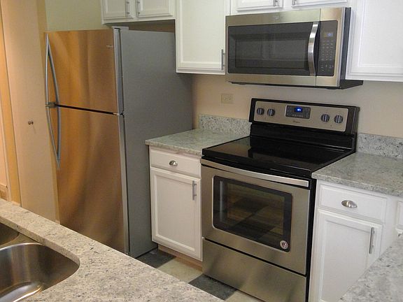 2nd image of 1019 N Knollwood Dr