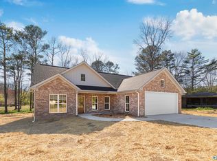 881 Fairview Dr, Arab, AL 35016