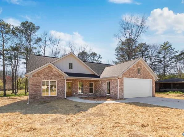 881 Fairview Dr, Arab, AL 35016