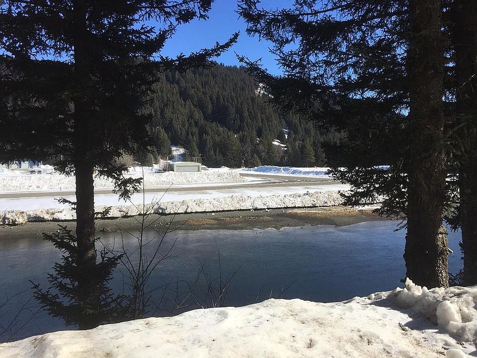 1st image of 336 Shoreline Dr