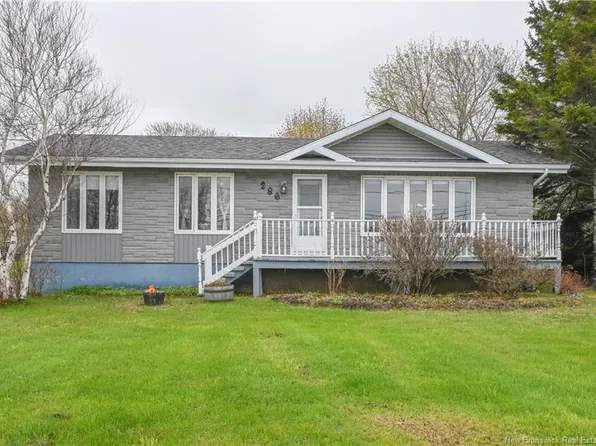 286 Saint Pierre Blvd E, Caraquet, NB E1W 1B5