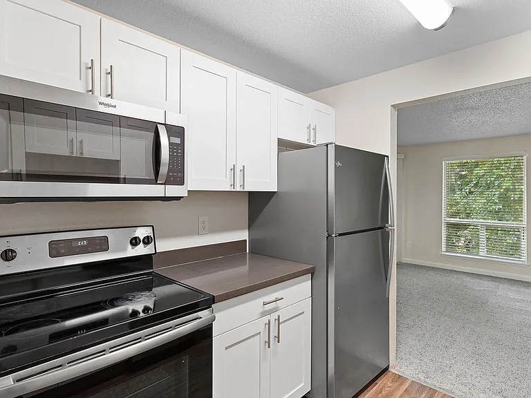 Meridian West Apartments — Photo 3