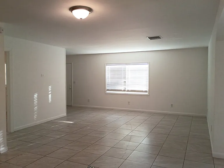 2808 Navajo Ave — Photo 3
