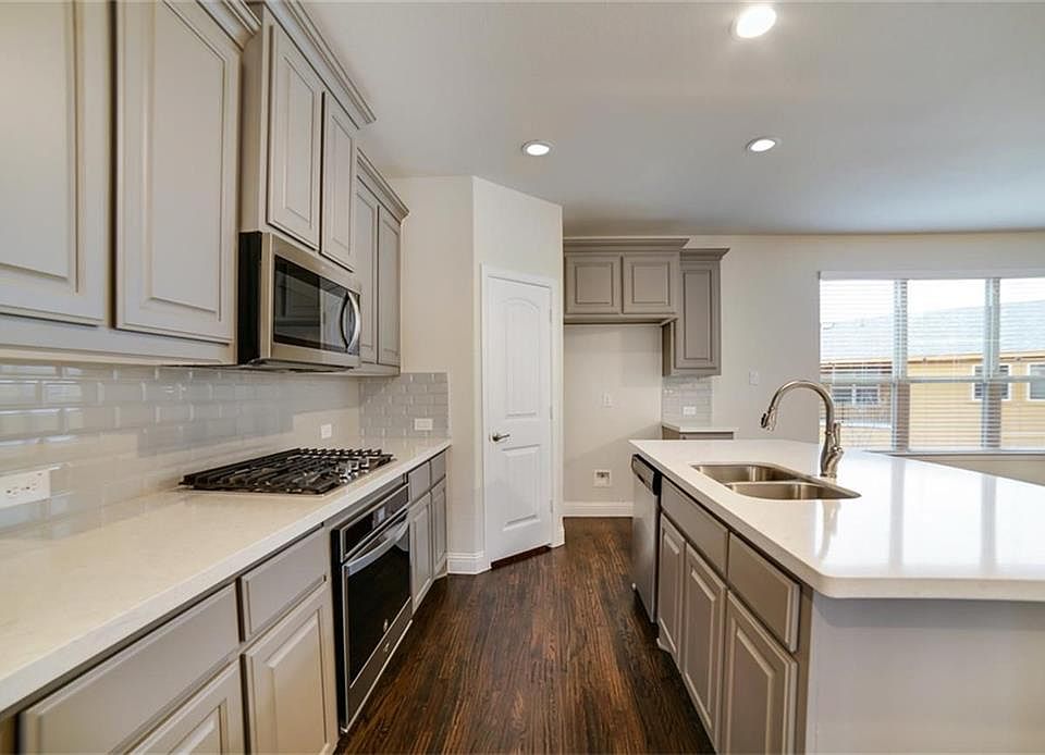 1st image of 2685 Venice Dr Unit 3