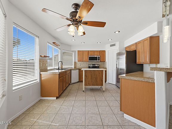 4th image of 807 E MORELOS Street