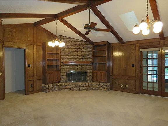 3rd image of 4012 Three Oaks Dr
