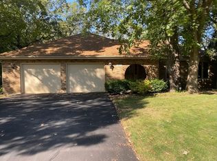 25 Wildwood Dr, New Lenox, IL 60451