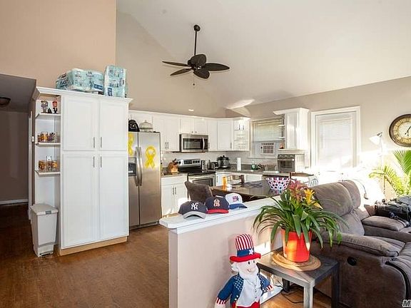 5th image of 176 Oak Ave