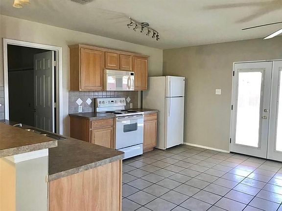5th image of 3402 Sherbrooke Pl