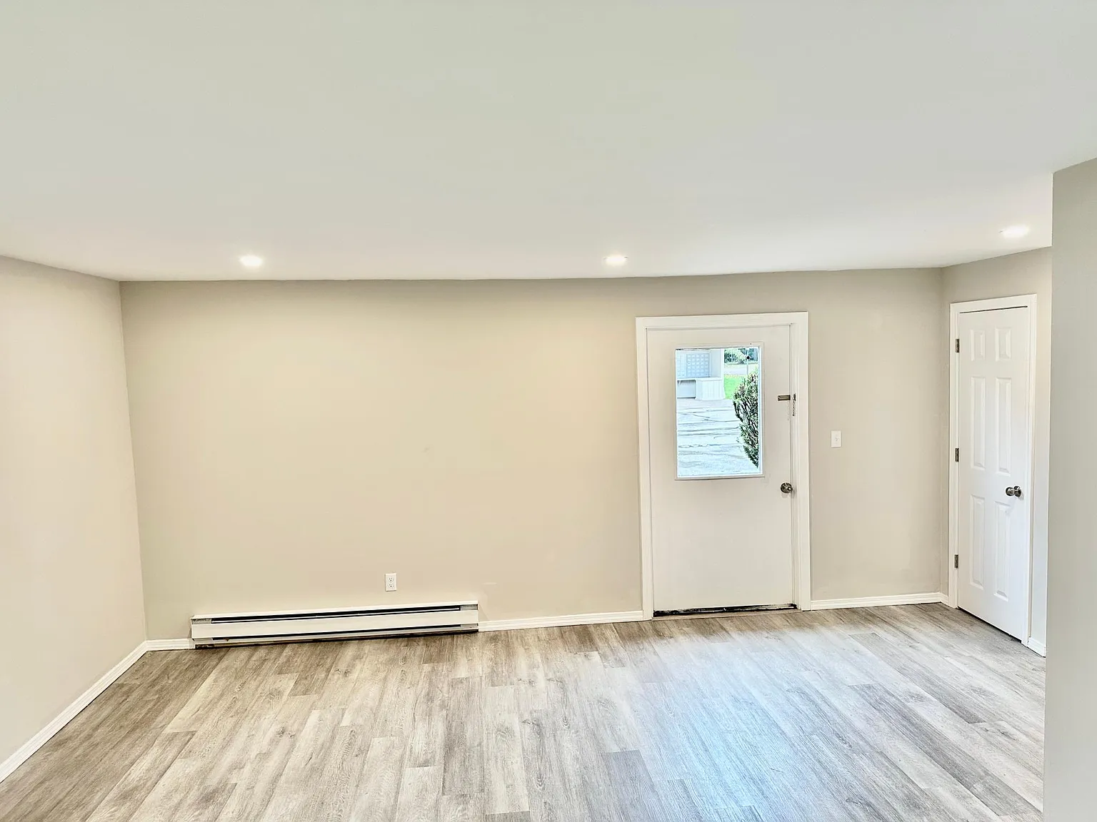 2 bed, 1.5 bath, 1000 sqft, $2,450 — Photo 2