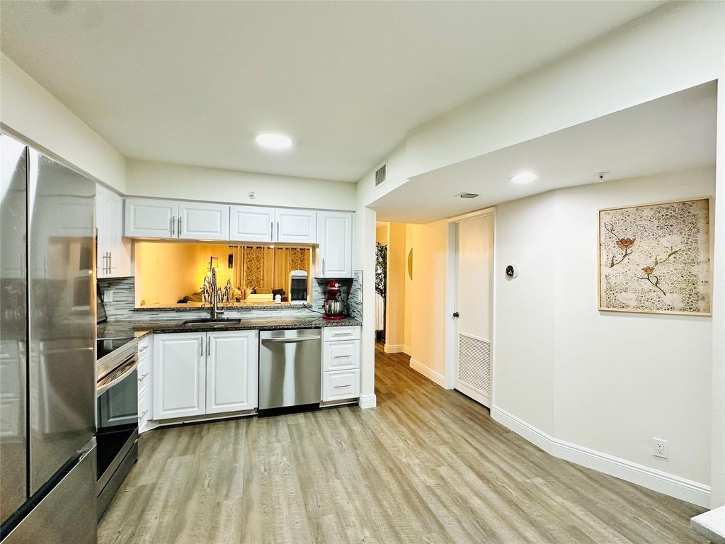 2200 S Cypress Bend Drive #802, photo 8