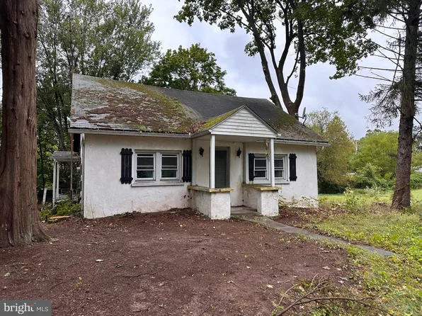 936 Chestnut St, Douglassville, PA 19518