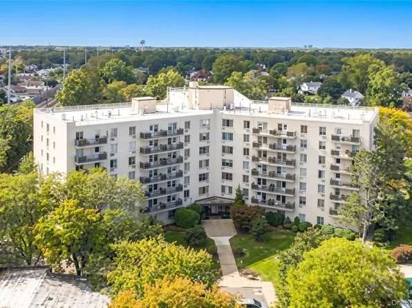 135 Post Avenue #2Q, Westbury, NY 11590
