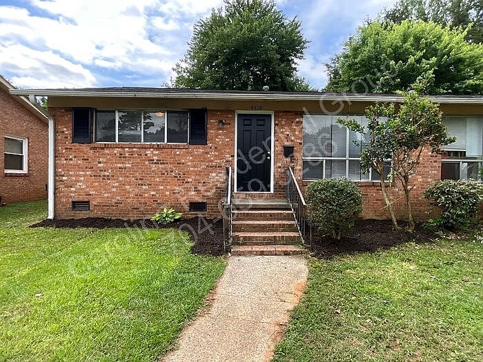 1st image of 4928 Malibu Dr