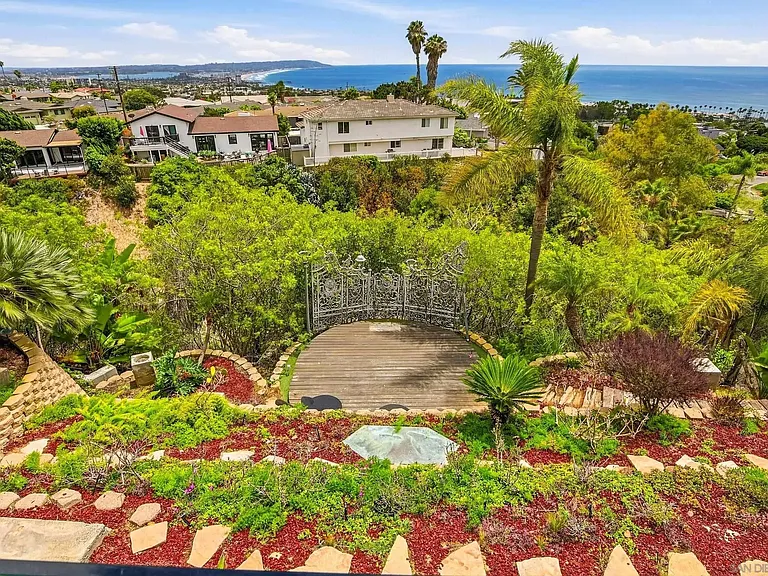 1011 Avenida Amantea — Photo 62