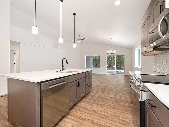 3rd image of 1177 Jersey St