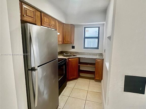 2nd image of 1530 NE 136th St #7