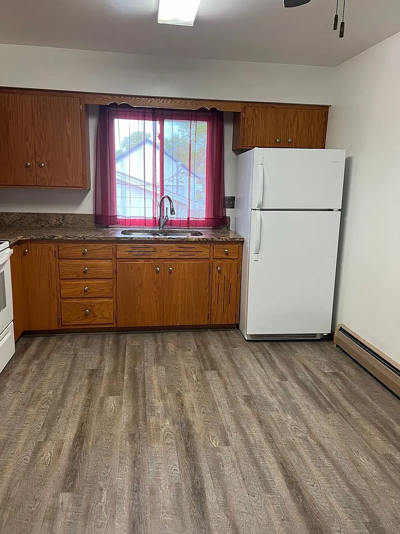 603 N Main St — Photo 2