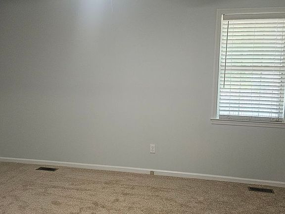 5th image of 1075 Pleasant View Cir