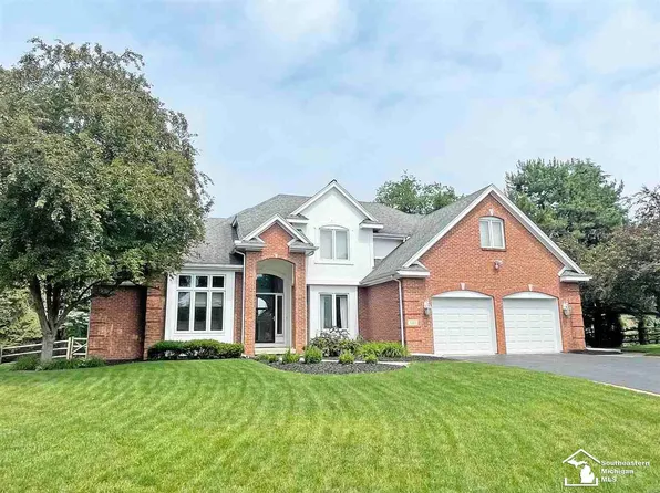 7277 Hidden Valley Dr, Lambertville, MI 48144