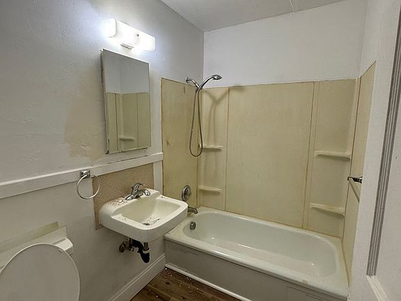 3rd image of 620 W Fairhaven St #6