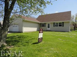 215 E 8th St, Gridley, IL 61744