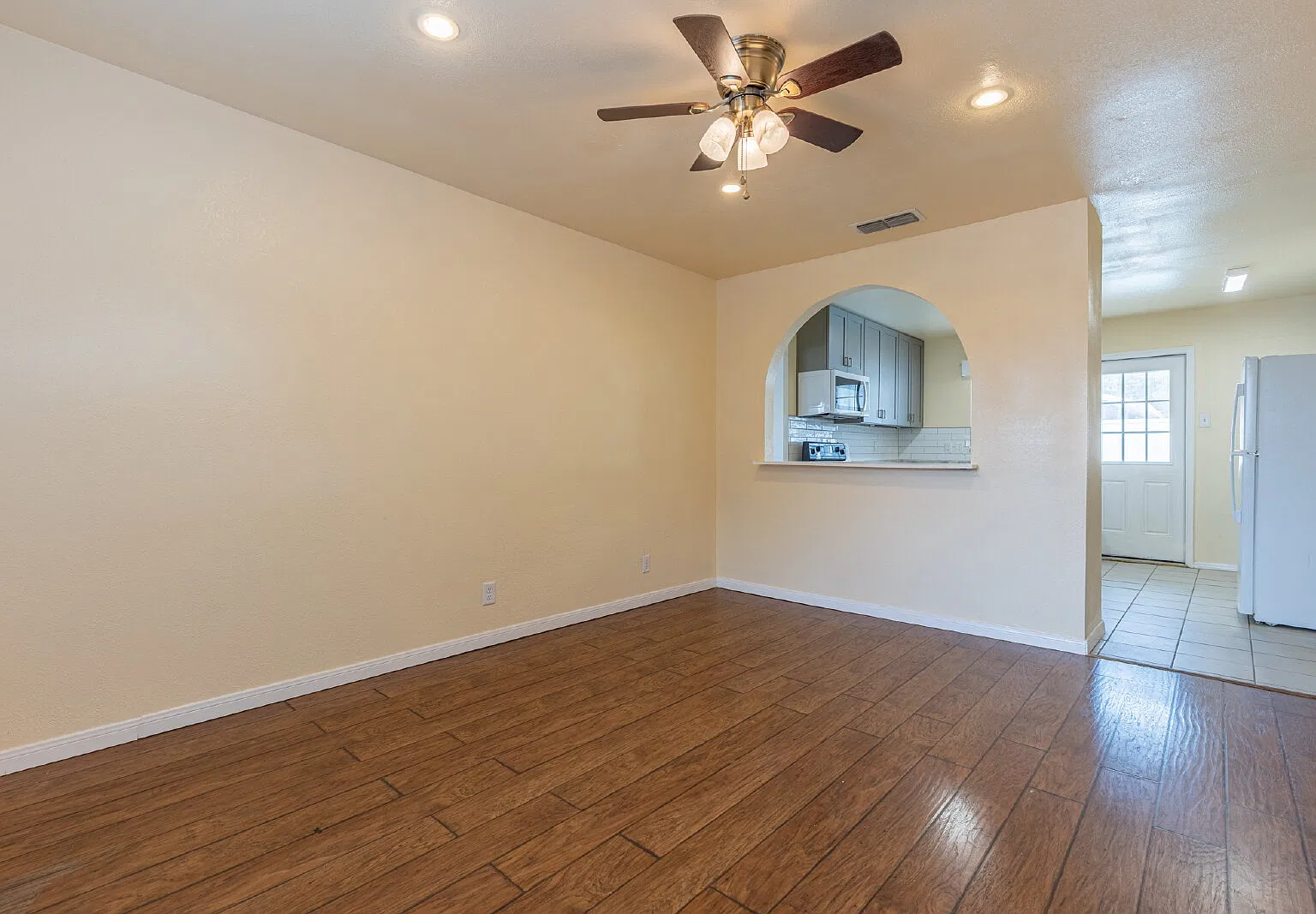 3 bed, 2.0 bath, 1288 sqft, $1,400 — Photo 4