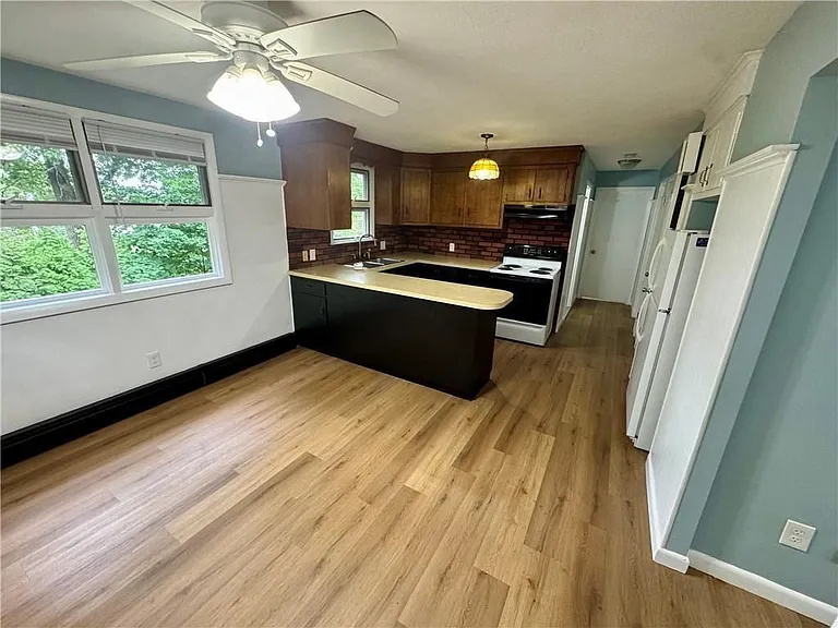 75 Hobson Ave — Photo 3