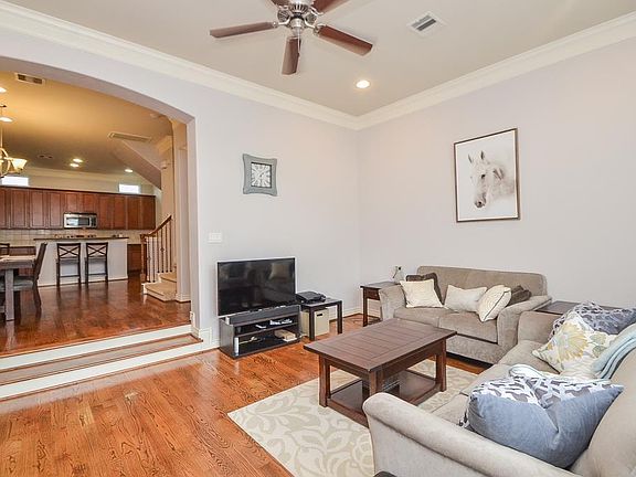 4th image of 9024 Harbor Hills Dr