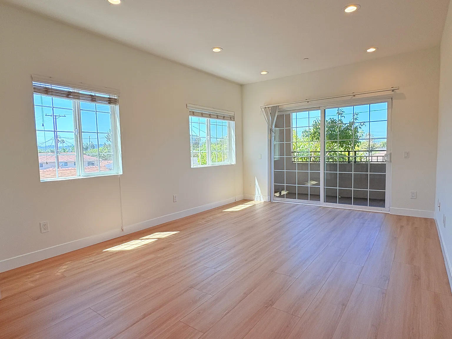 1301 N. Hollywood Way — Photo 4