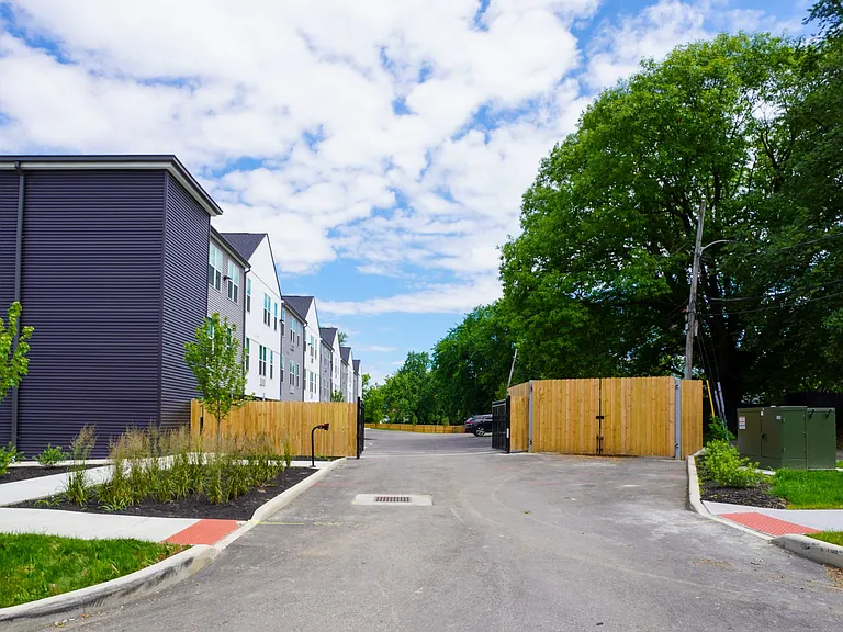 476 Taylor Apartments — Photo 22