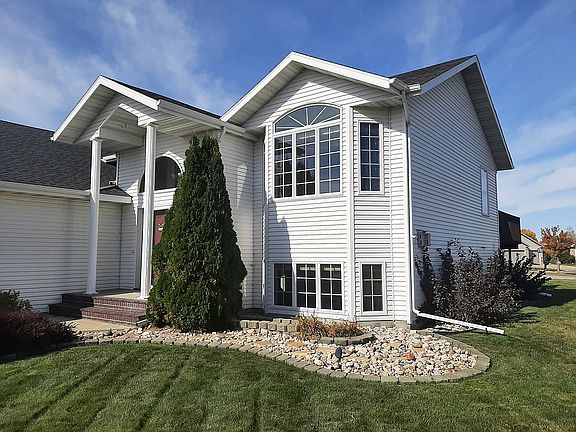 4th image of 694 Wyndemere Dr