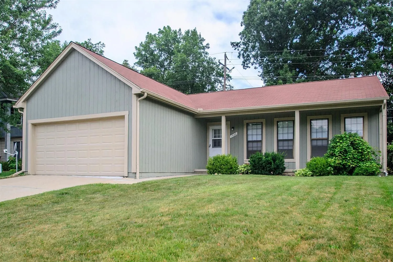1405 Northbrook Dr photo 1