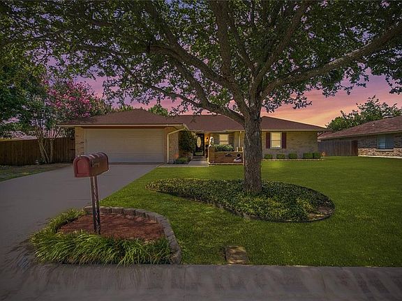 4th image of 4809 Alicia Dr