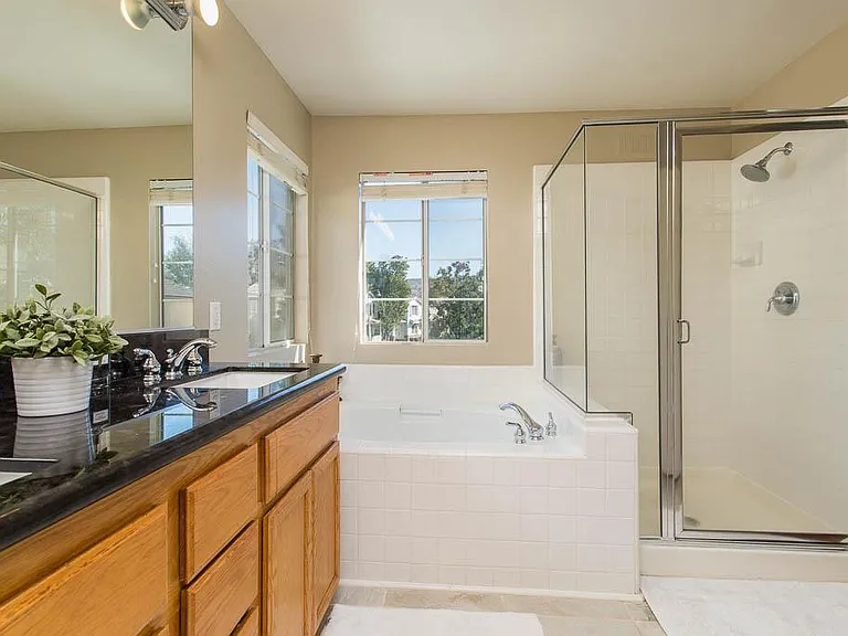 2527 Aurora Ln — Photo 14