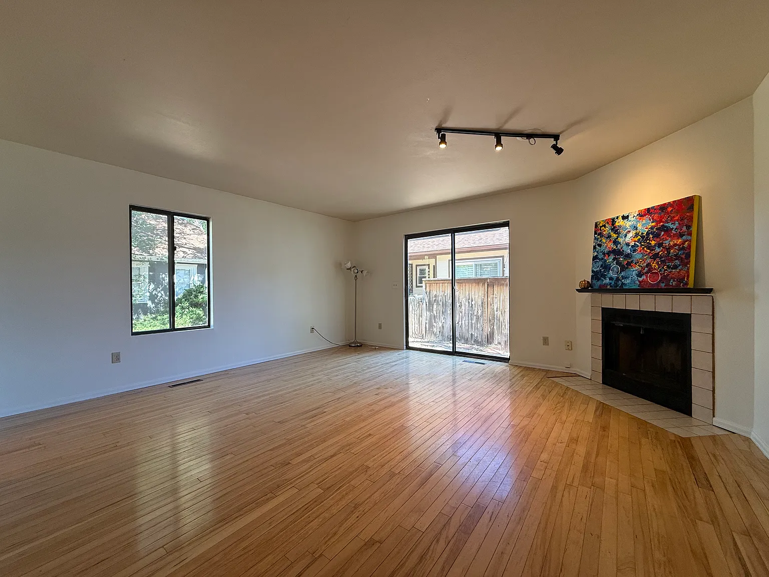 3 bed, 2.5 bath, 1800 sqft, $2,875 — Photo 2